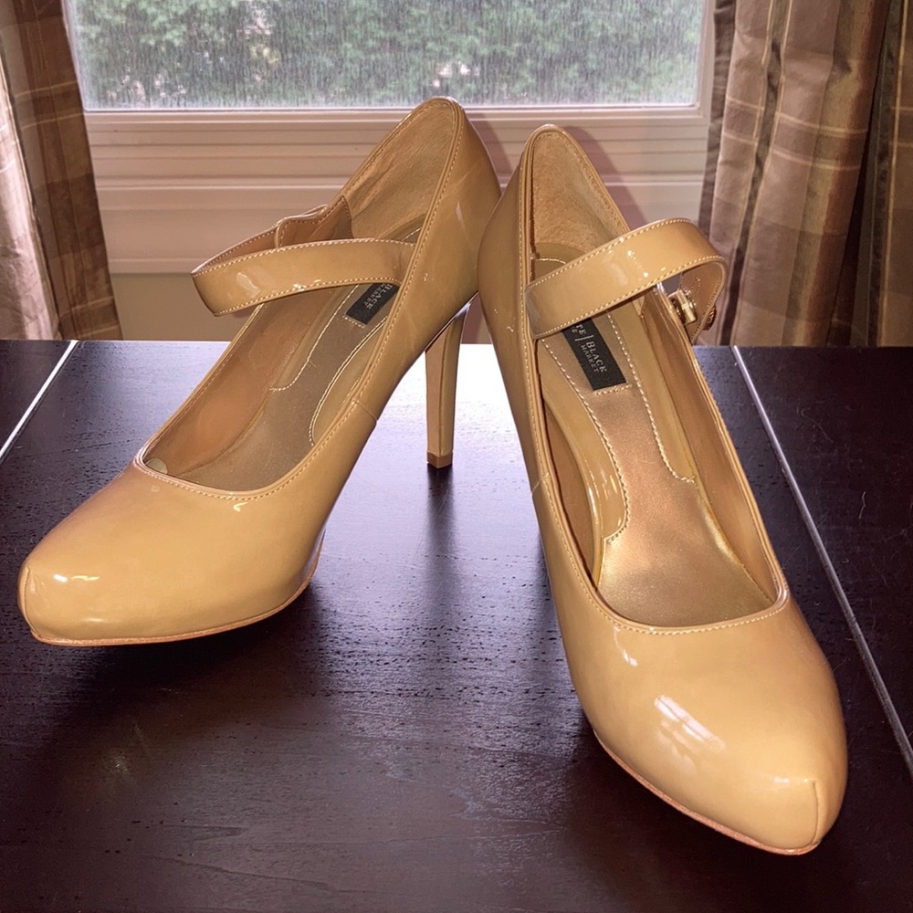 WHBM Pump Patent Leather Nude
